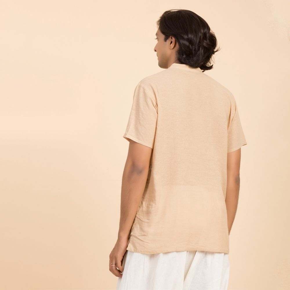 Isha Life MenÕs Cotton Hemp Kurta. Beige. Half sleeves. Minimalist design. Natural fibers.