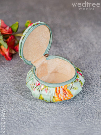 Round Floral Embroidery Bangle Holder