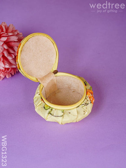 Round Floral Embroidery Bangle Holder