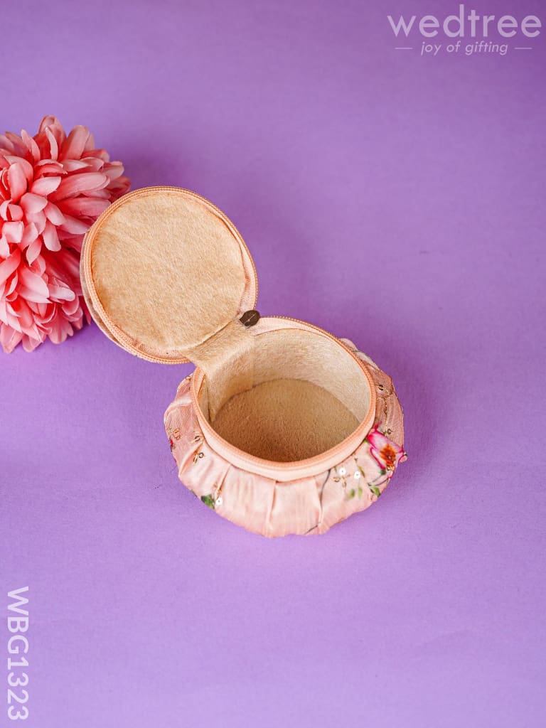 Round Floral Embroidery Bangle Holder