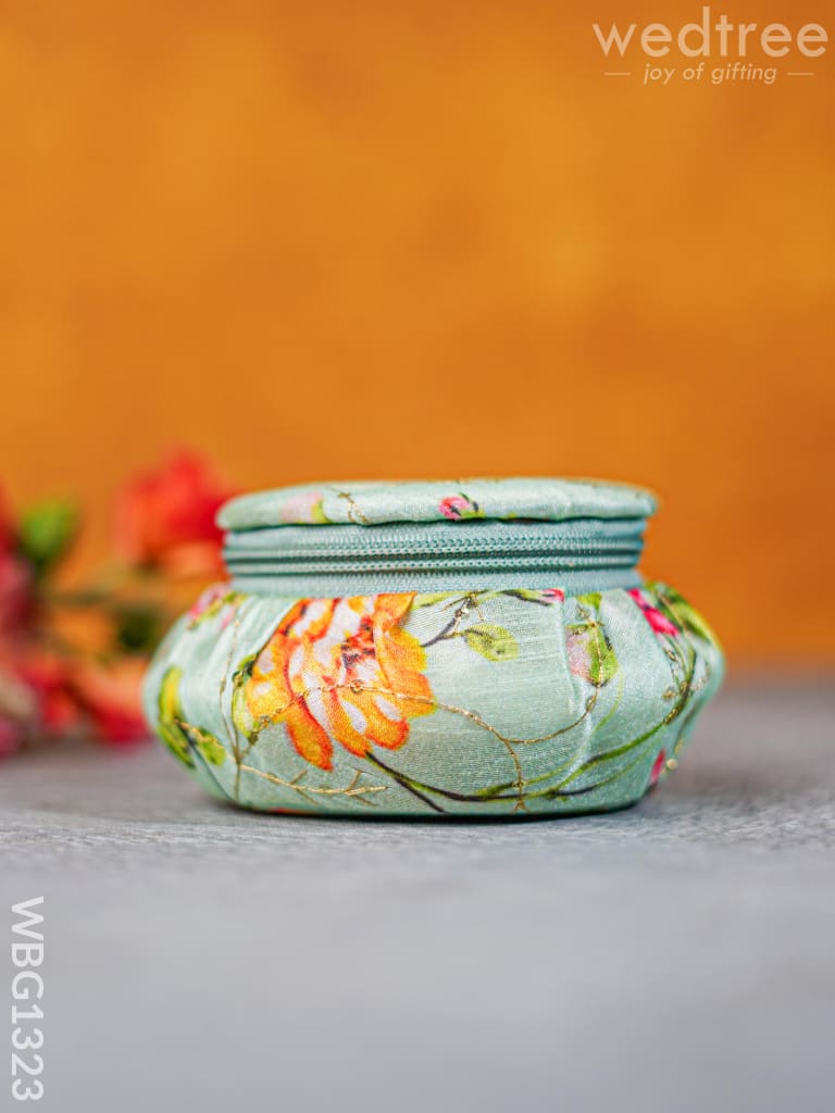 Round Floral Embroidery Bangle Holder