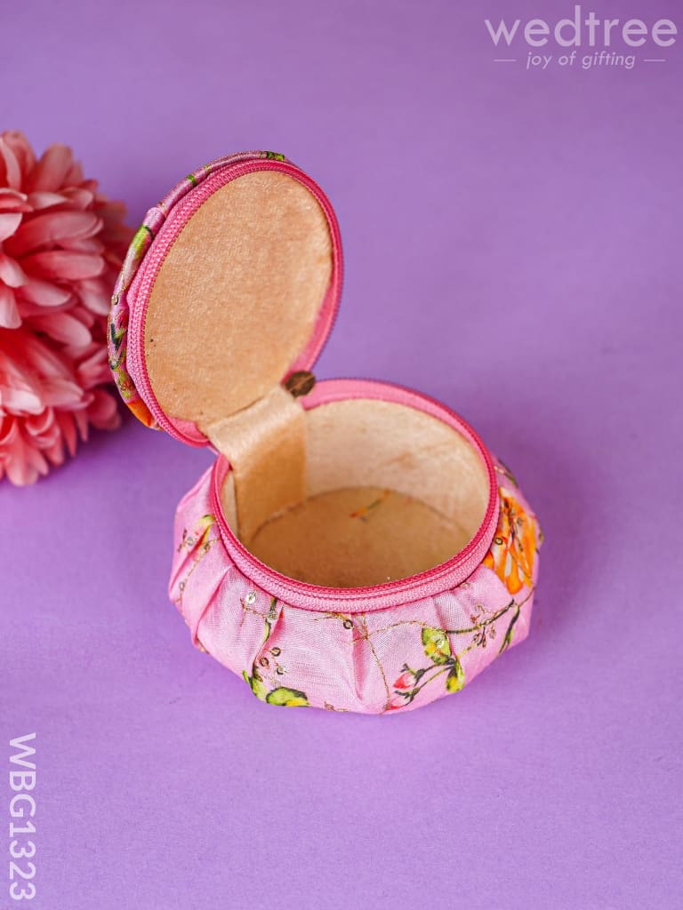 Round Floral Embroidery Bangle Holder