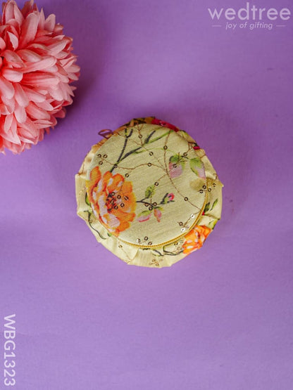 Round Floral Embroidery Bangle Holder