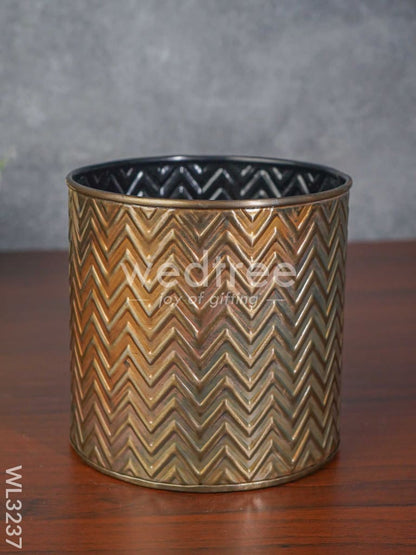 Zig Zag Design Embossed Planter with Wooden Stand