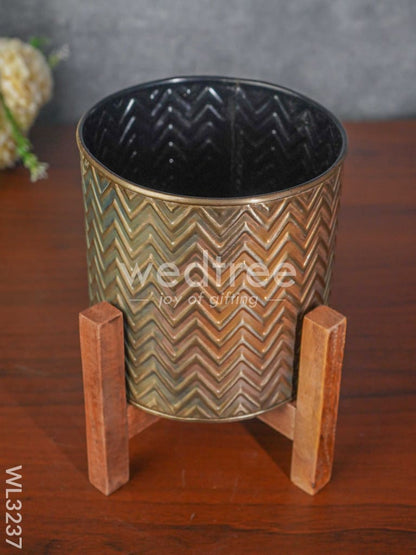 Zig Zag Design Embossed Planter with Wooden Stand